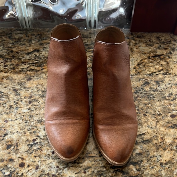 Tan Cut Boots. Sz 7 - Picture 3 of 3